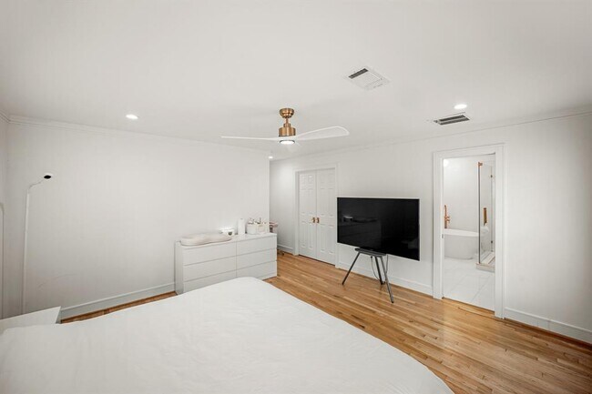Building Photo - 5630 Lymbar Dr