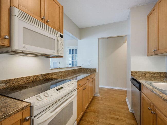 Building Photo - 400 N La Salle Dr