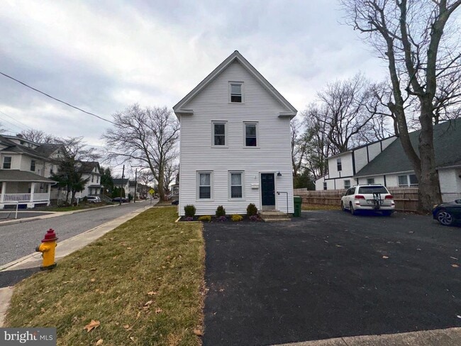 Building Photo - 102 Montgomery Ave