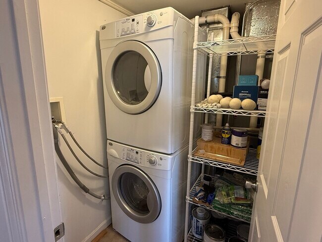 Building Photo - 16 Melbourne St