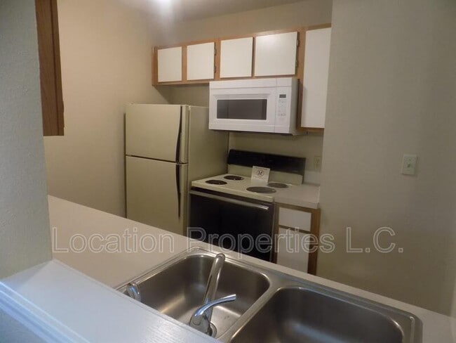 Building Photo - 950 Monterey Way