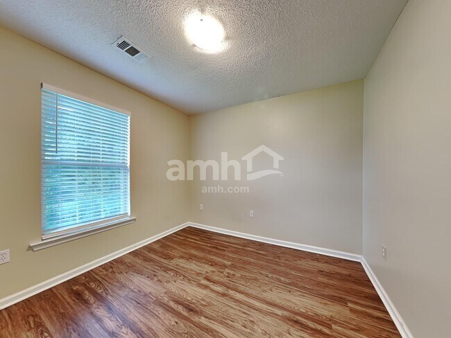 Building Photo - 130 Parkview Rd