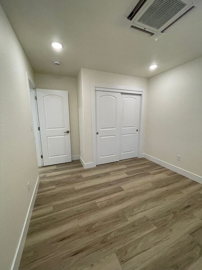 Building Photo - 410 4th St