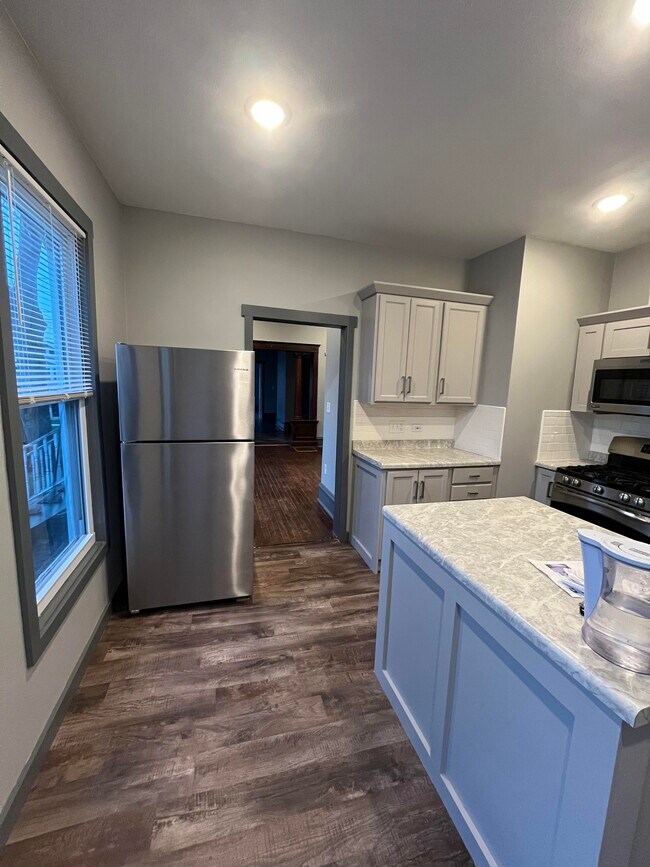 Building Photo - 532 Otter Ave