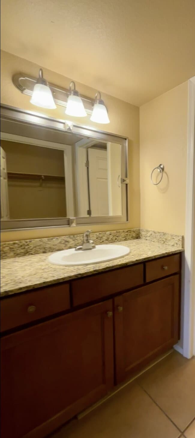 Building Photo - "Discover Modern Comfort: 2-Bed, 2-Bath in Tucsons Foothills “