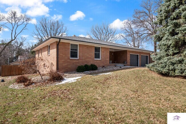 Building Photo - Available now! Spacious 3 Bed, 3 Bath Home with Modern Open Layout & Lawn Care Included