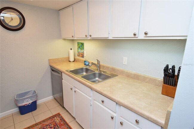 Building Photo - 12760 Indian Rocks Rd