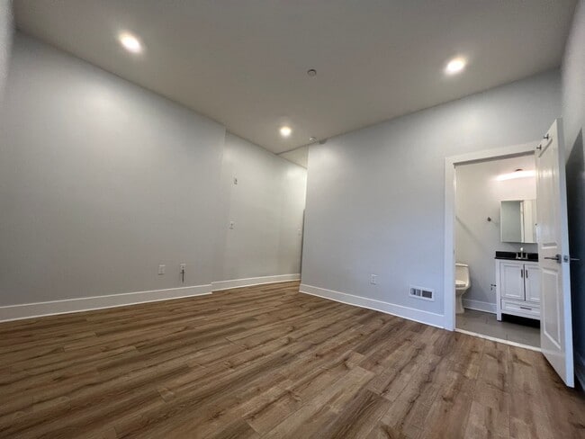 Building Photo - 4242 W Girard Ave