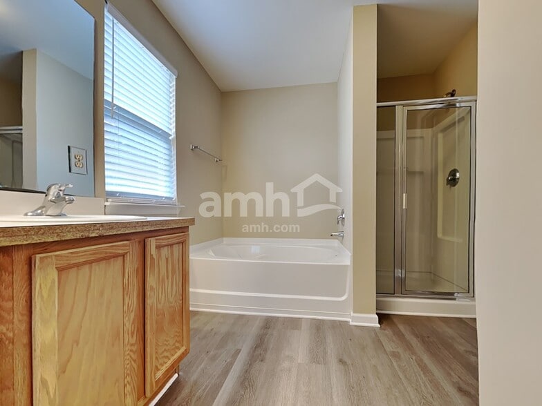 Building Photo - 250 Westbrooke Rd