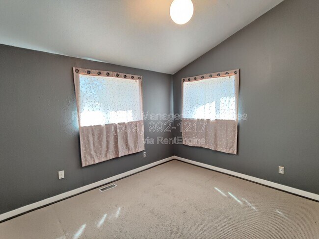 Building Photo - 1607 Putnam St