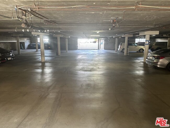 Building Photo - 710 S Crenshaw Blvd