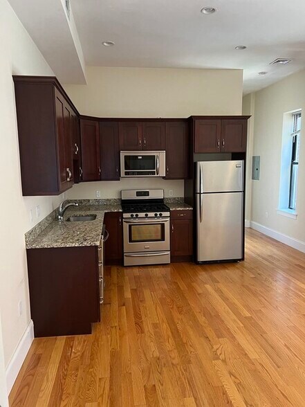 Building Photo - 639 Tremont St