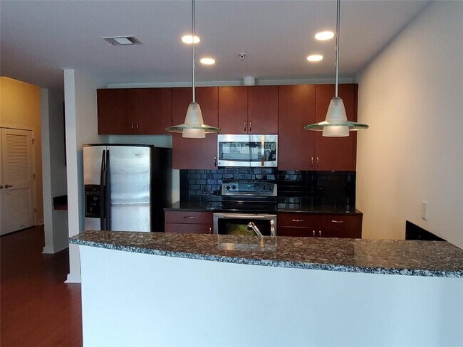 Primary Photo - 400 W Peachtree St NW