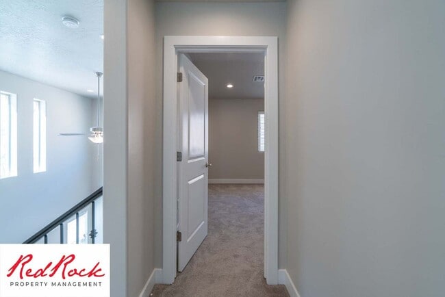 Building Photo - 3 Bedroom Hurricane Townhome With Scenic Views