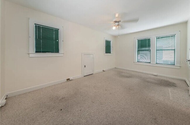 Building Photo - 638 E Tarpon Ave