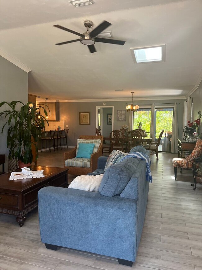 Building Photo - Fully Furnished 3-Bedroom Home in Palm Coa...
