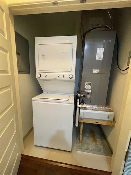 Building Photo - 1312 E Daffodil Ave