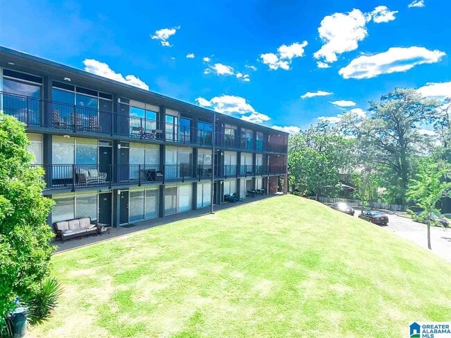 Building Photo - 2990 Rhodes Cir S