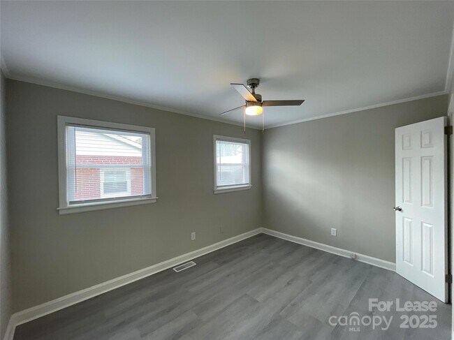 Building Photo - 1607 Russell Ave