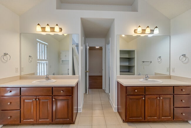 Building Photo - 626 Marsh View Dr