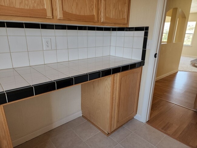 Building Photo - Large manufactured home in Topaz Ranch Estates