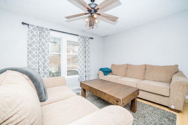 Building Photo - Lovely 3bed House off West Boulevard!!