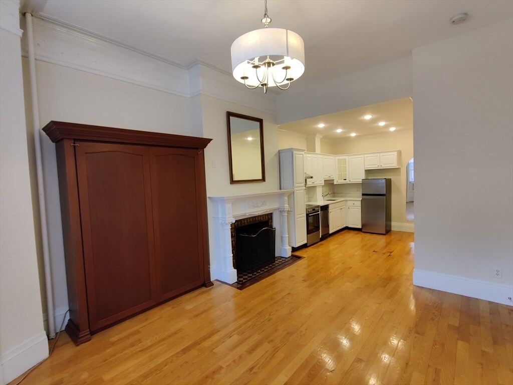 Building Photo - 394 Marlborough St