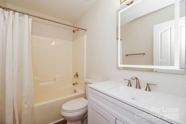 Building Photo - 10310 Blakeney Preserve Dr