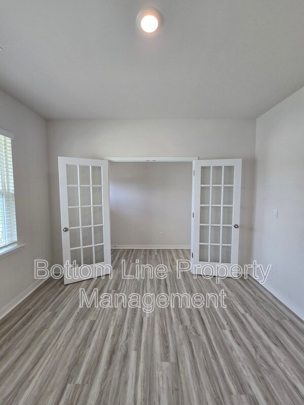 Building Photo - 549 Blackpool Ct