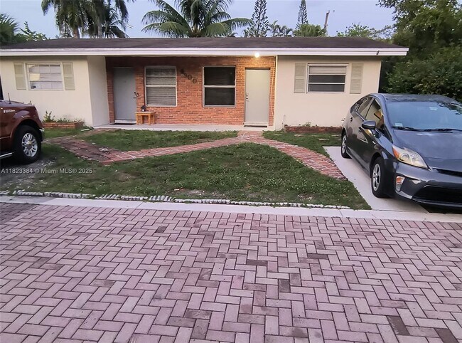 Primary Photo - 4900 SW 28th Terrace