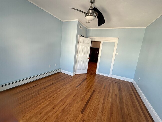 Building Photo - 55 Lithgow St