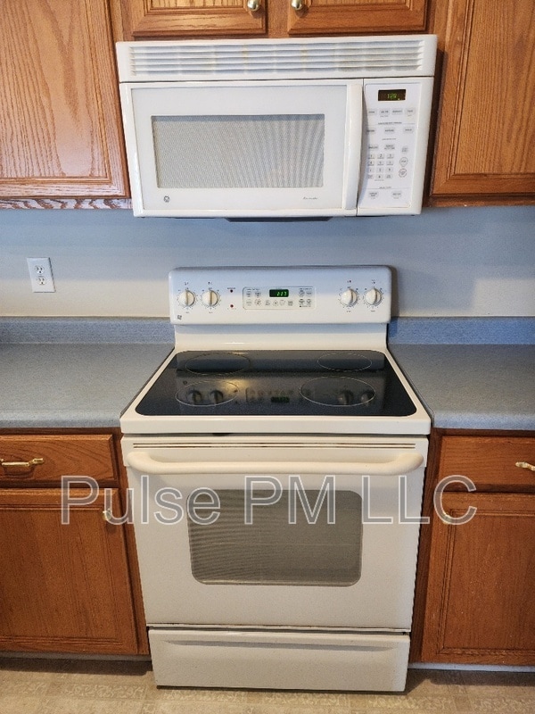 Building Photo - 985 Mistflower Ln