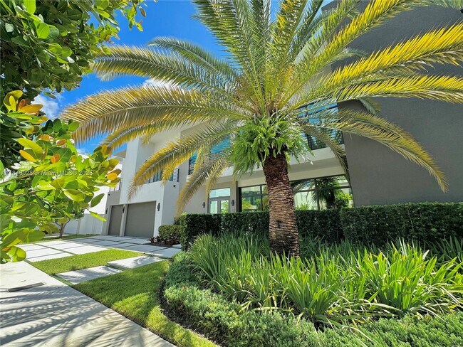 Building Photo - 6811 NW 104th Ct