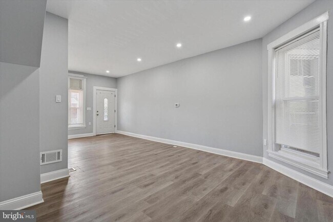 Building Photo - 162 N 62nd St