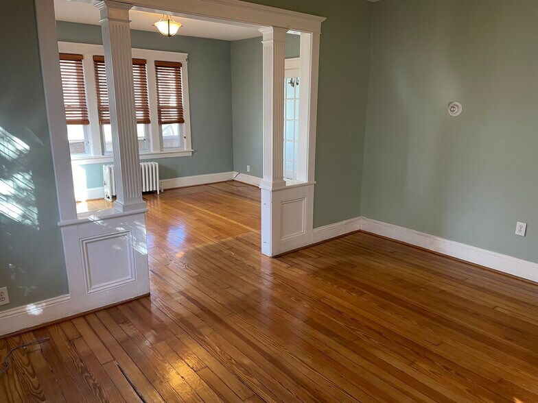 Building Photo - 5 8th Ave