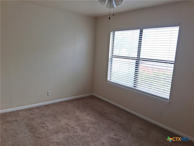 Building Photo - 130 Wind Ridge Dr