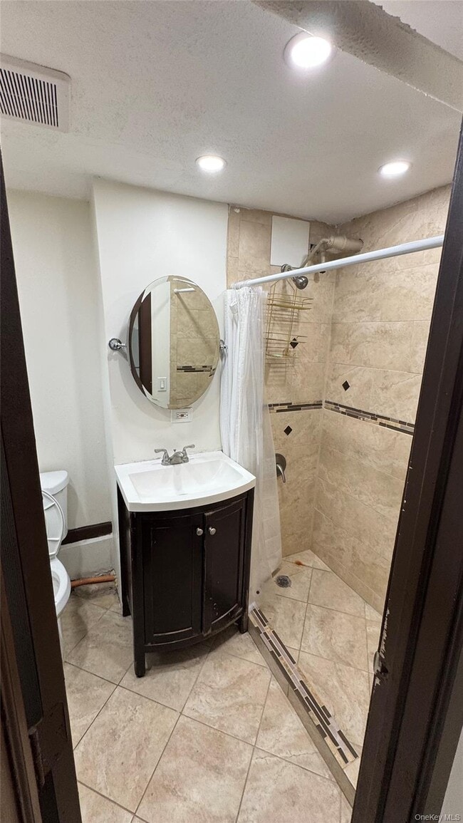 Building Photo - 686 E 98th St