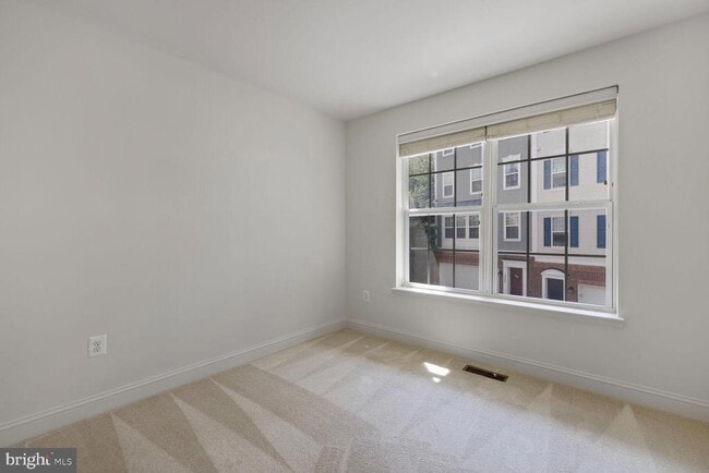 Building Photo - 306 Park Ave