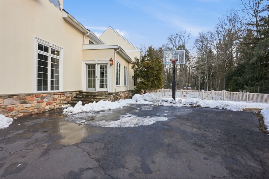 Building Photo - 244 Mathers Rd