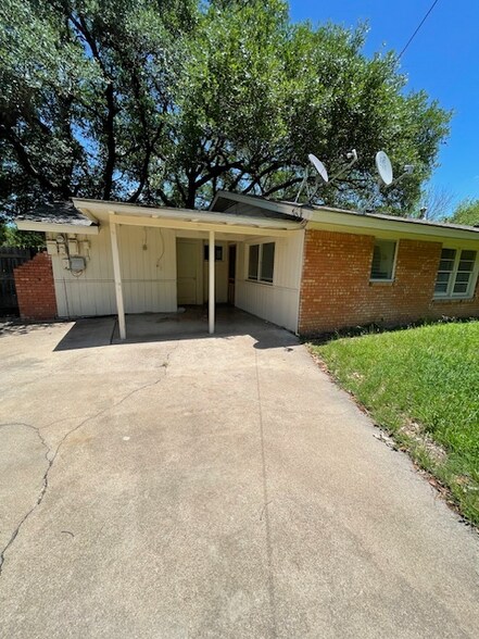 Building Photo - 2216 N 51st St