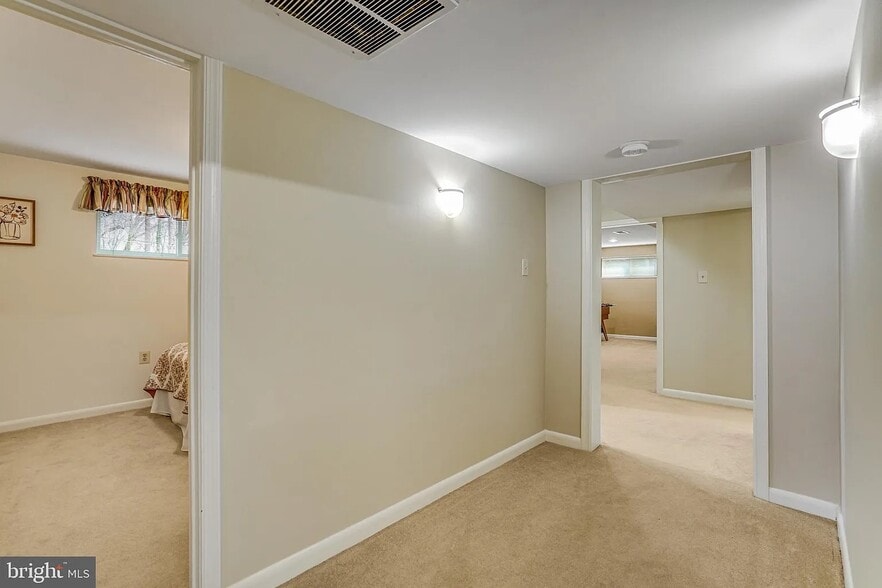 Building Photo - 8651 Cromwell Dr