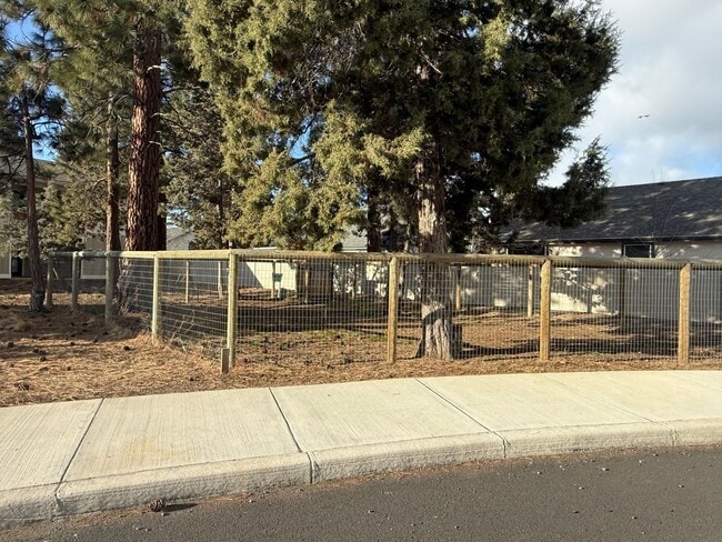 Building Photo - 960 W Felicity Ln