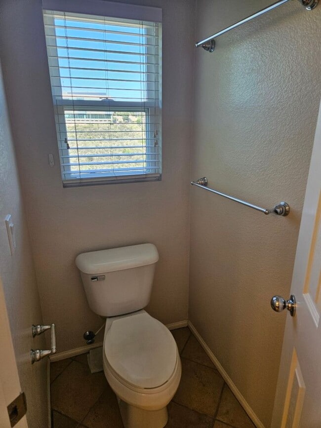 Building Photo - 3 Bedroom - 2.5 Bathroom Townhome in Scrip...