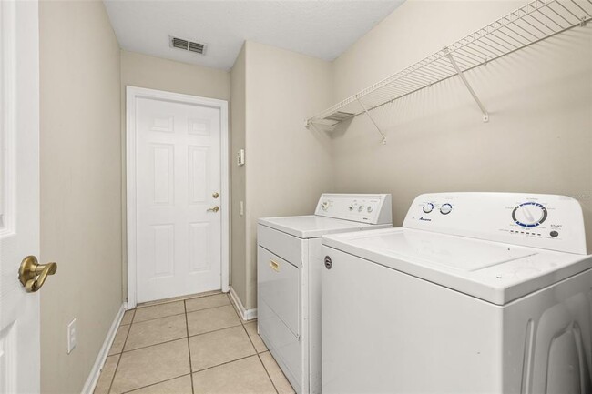 Building Photo - 3145 Stonehurst Cir