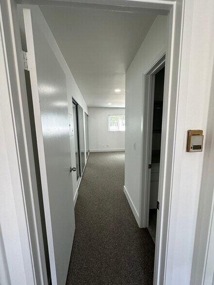 Building Photo - 11538 Riverside Dr