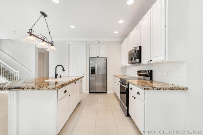 Building Photo - 130 Poinciana Dr