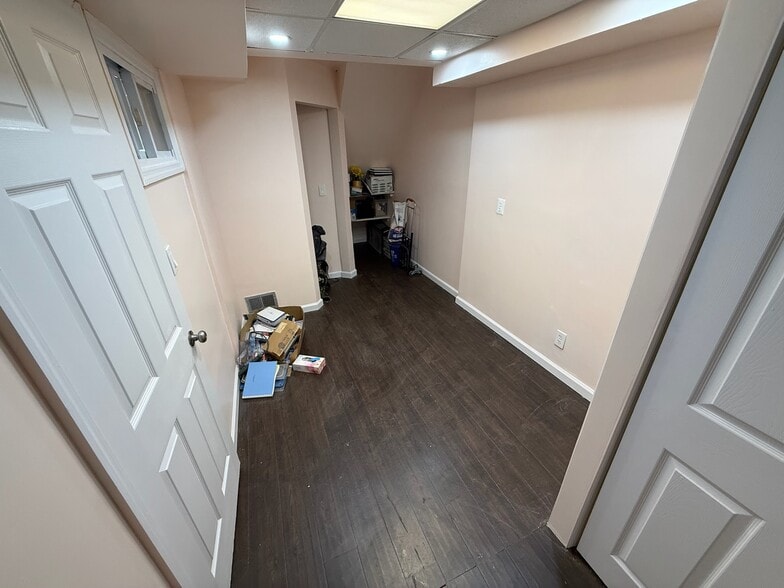 Building Photo - 27 Oceanside Ave