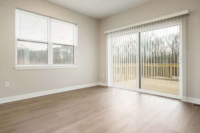 Building Photo - 5729 Willow Creek Ln