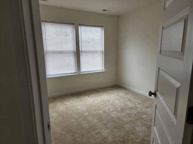 Building Photo - 12229 Dutch Elm Cir