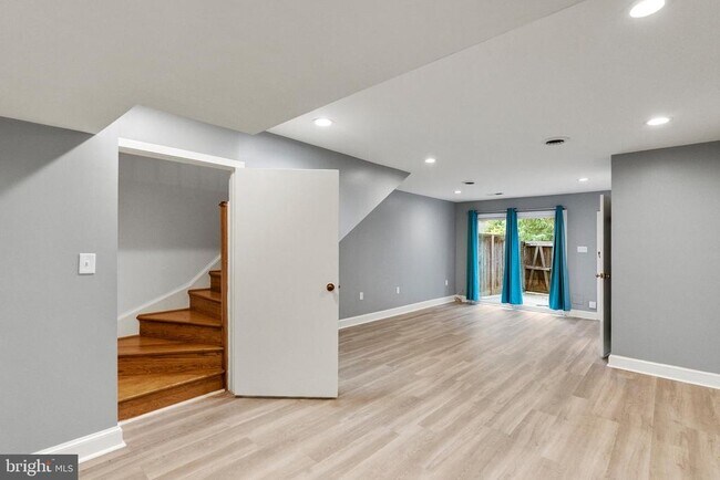Building Photo - 4214 Embassy Park Dr NW